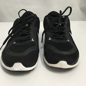 Size 6, Black Nike athletic shoes, VGUC